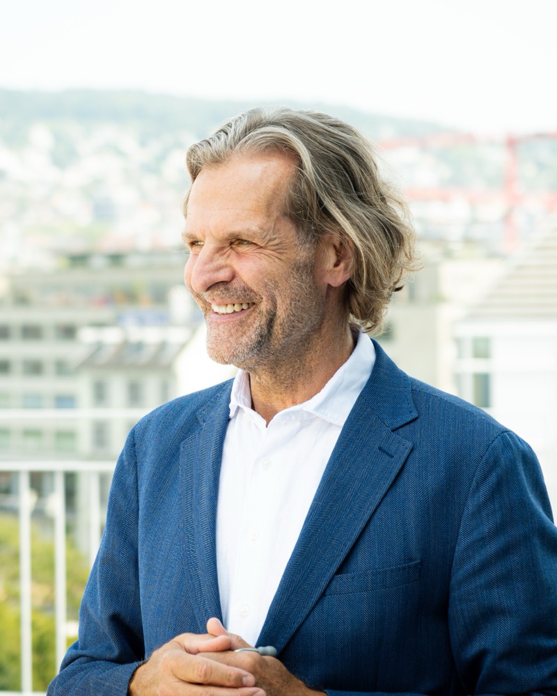 Dr. med. Stefan Wehrle auf der Dachterrasse der Praxis
